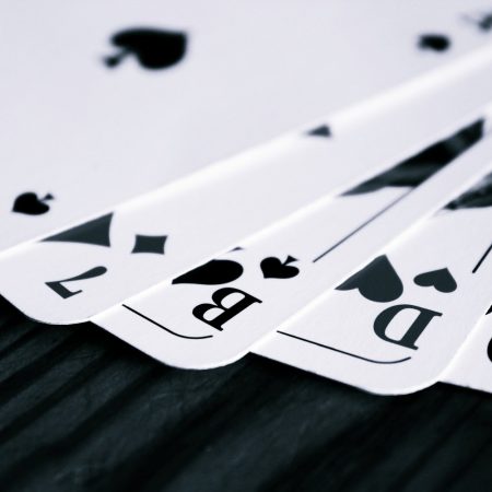 Sådan spiller du Omaha Poker