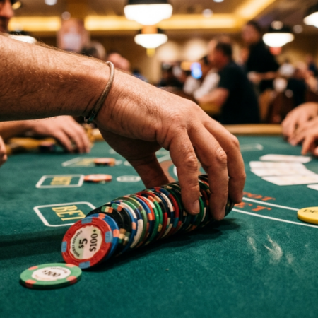 String Bet i poker: Derfor kan du miste din raise ved at flytte chips forkert